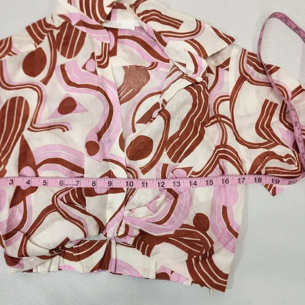 ASTR the Label Women's Small Tamela Top in Pink Geo Cropped - Picture 5 of 8